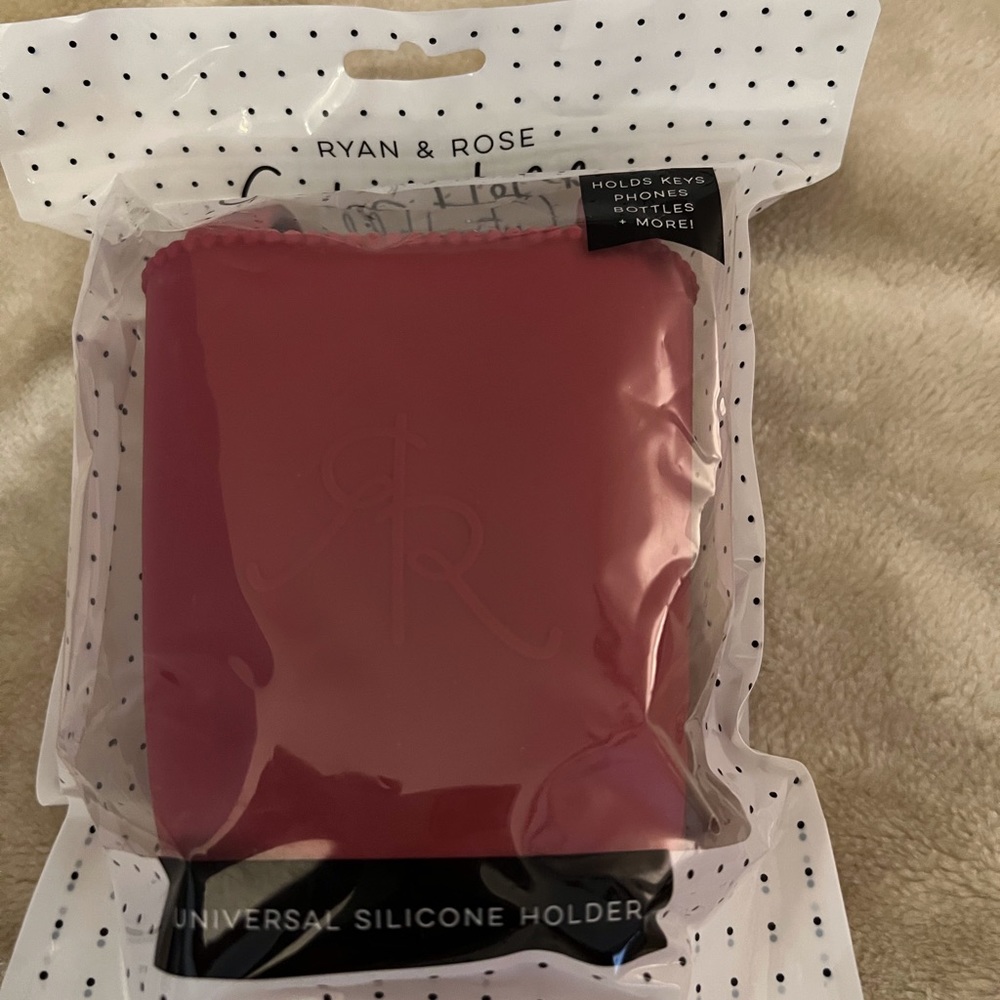 Ryan & Rose retired color “Cranberry” Cutie Holder BOGG New in package